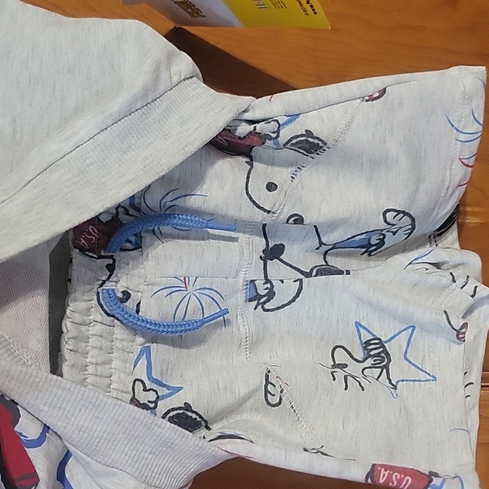 Peanuts Snoopy short outfit . - Picture 2 of 5